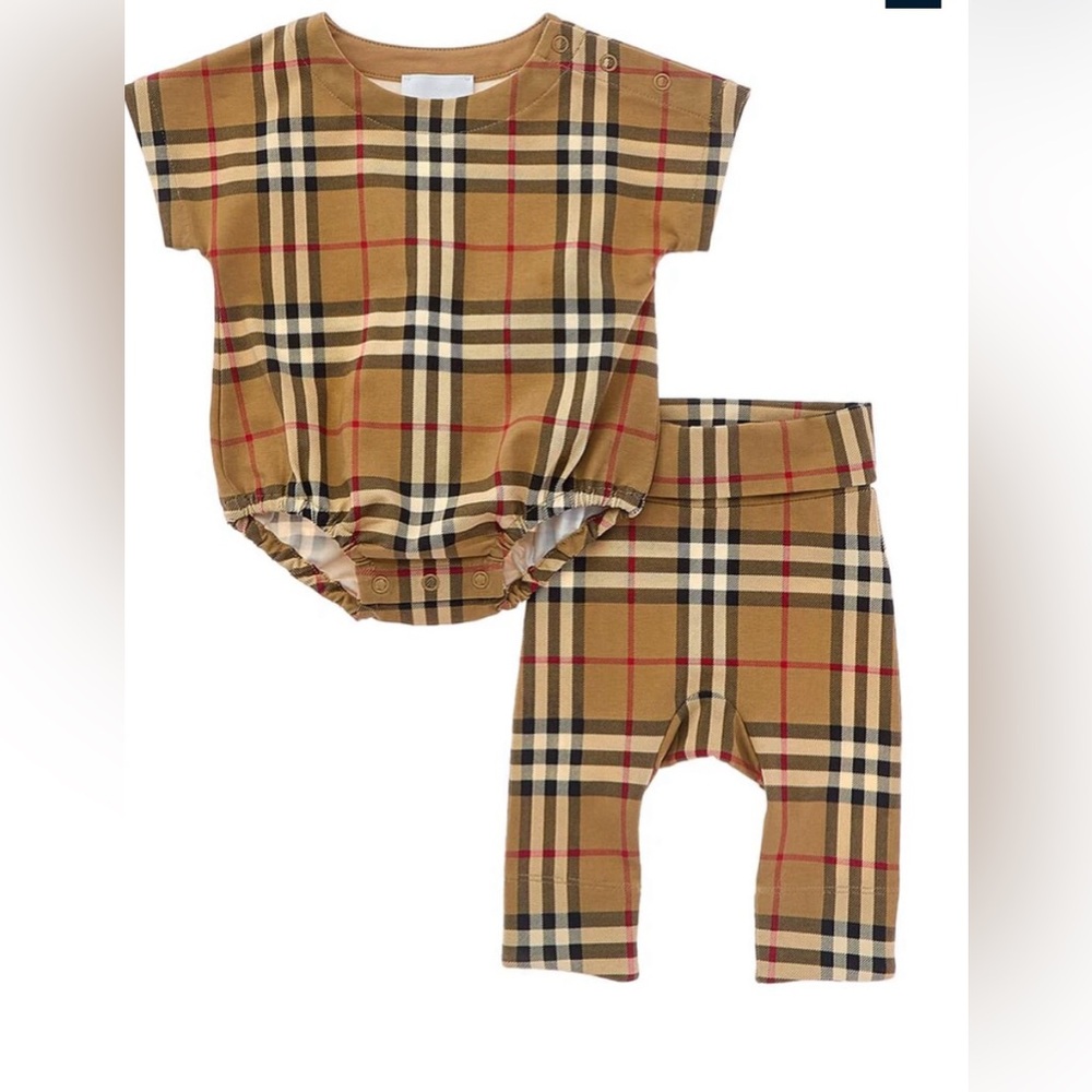 NWT!!!! Burberry Baby 2 piece plaid setSet